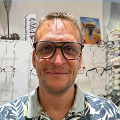 Olivier Crombag est le fondateur et gestionnaire d’Optic Crombag, commerce indépendant installé à Bouge.