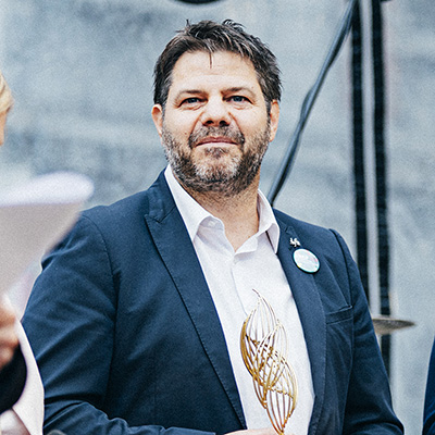 Fabian Martian est engag&eacute; dans le monde associatif depuis son adolescence, il consacre son &eacute;nergie &agrave; soutenir les plus d&eacute;munis