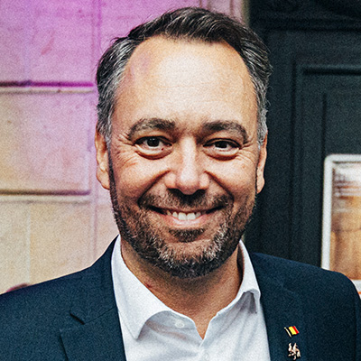 Maxime Pr&eacute;vot est un homme politique namurois devenu Vice-Premier ministre et ministre des Affaires &eacute;trang&egrave;res, europ&eacute;ennes et de la Coop&eacute;ration au d&eacute;veloppement